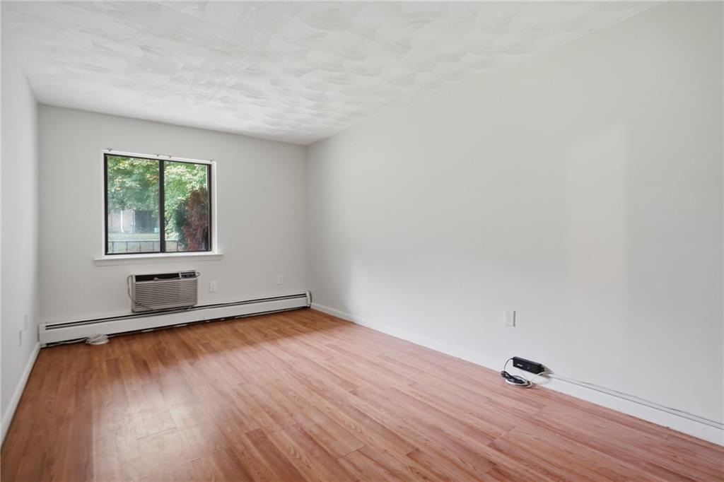 752 Quaker Lane Unit B207 Property Photo 5