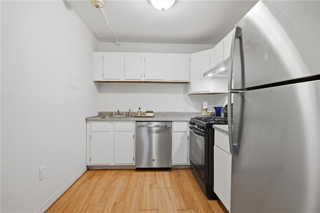 752 Quaker Lane Unit B207 Property Photo 9