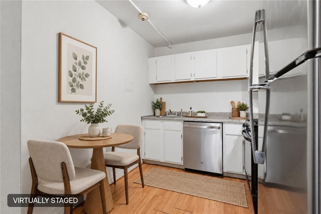 752 Quaker Lane Unit B207 Property Photo 10