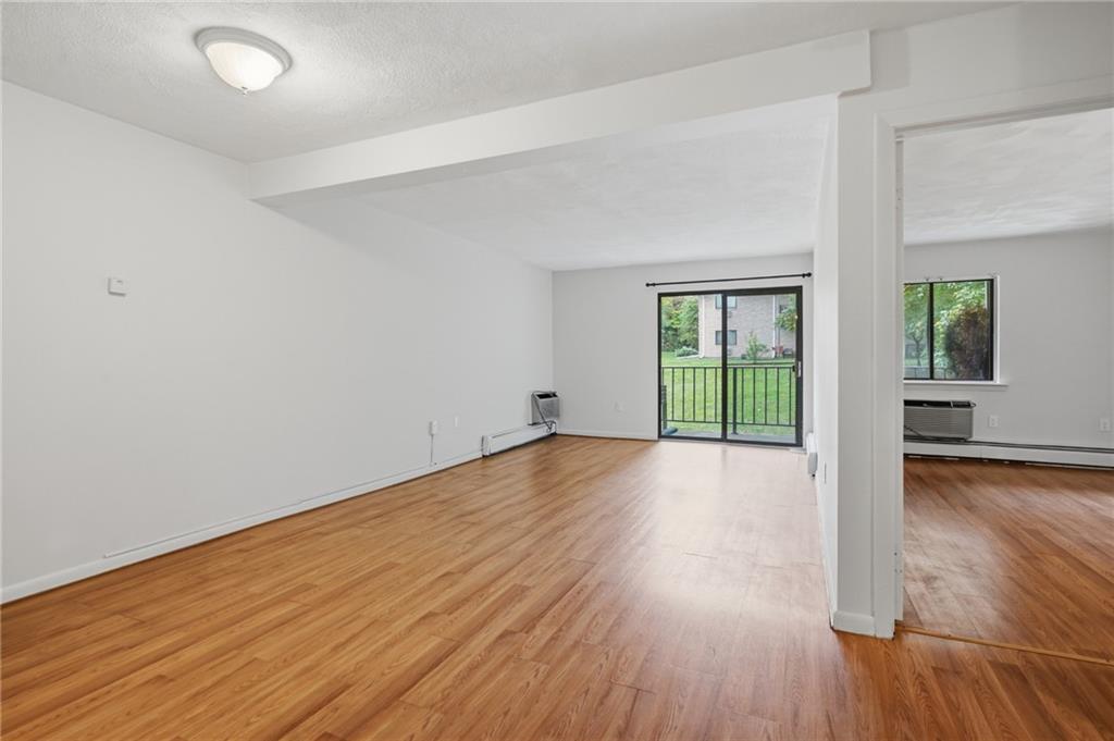 752 Quaker Lane Unit B207 Property Photo 11