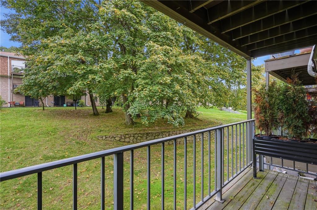 752 Quaker Lane Unit B207 Property Photo 14