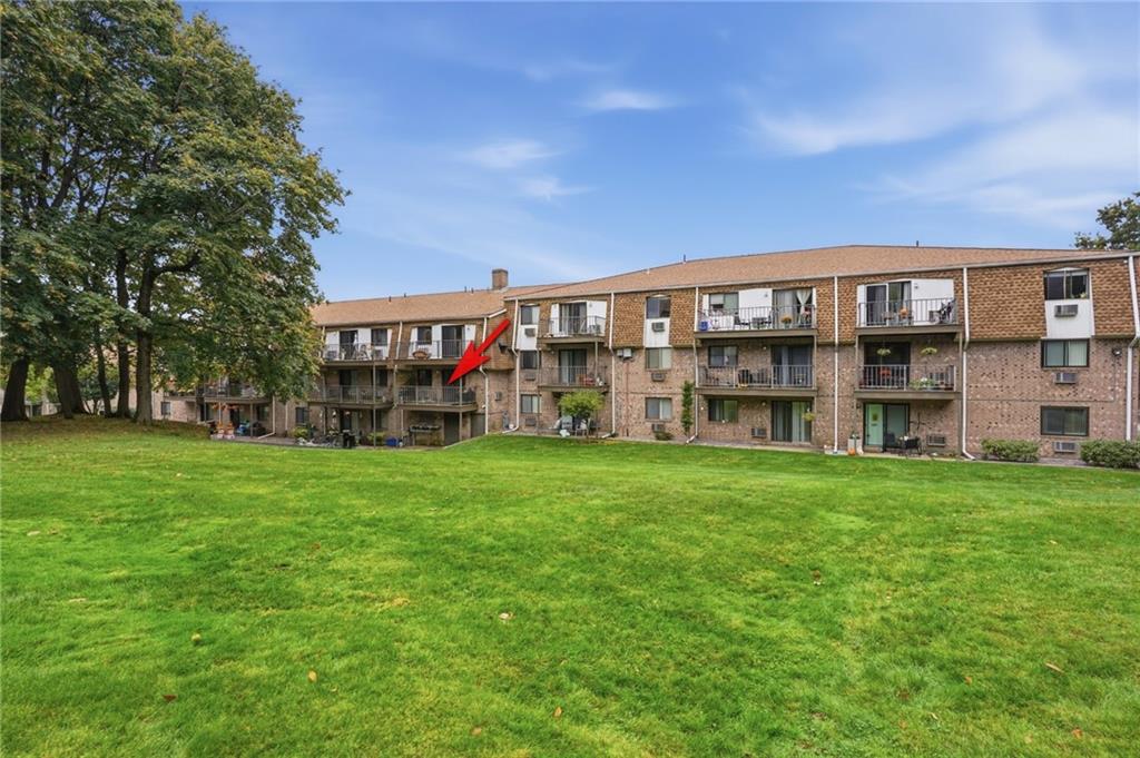 752 Quaker Lane Unit B207 Property Photo 16