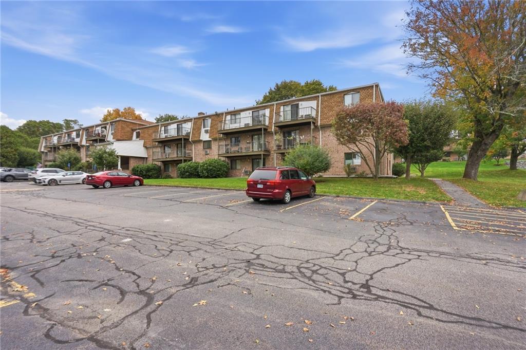 752 Quaker Lane Unit B207 Property Photo 22