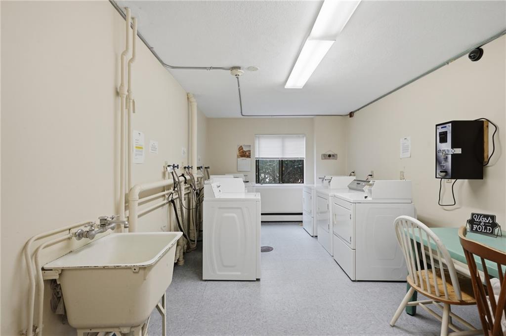 752 Quaker Lane Unit B207 Property Photo 26
