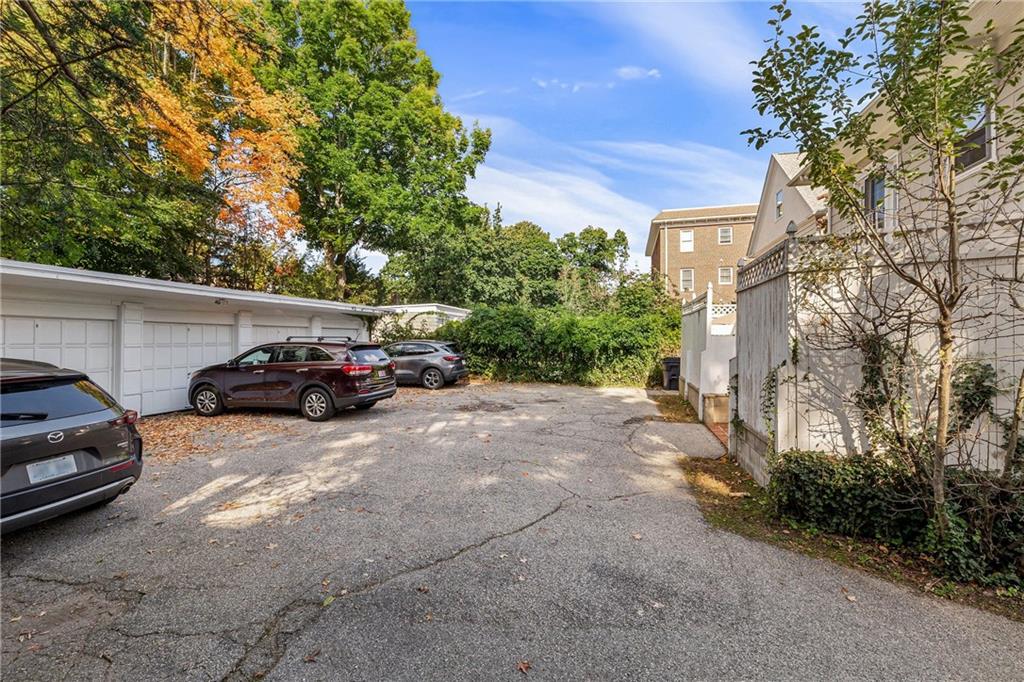 16 Grotto Avenue Unit 4 Property Photo 24