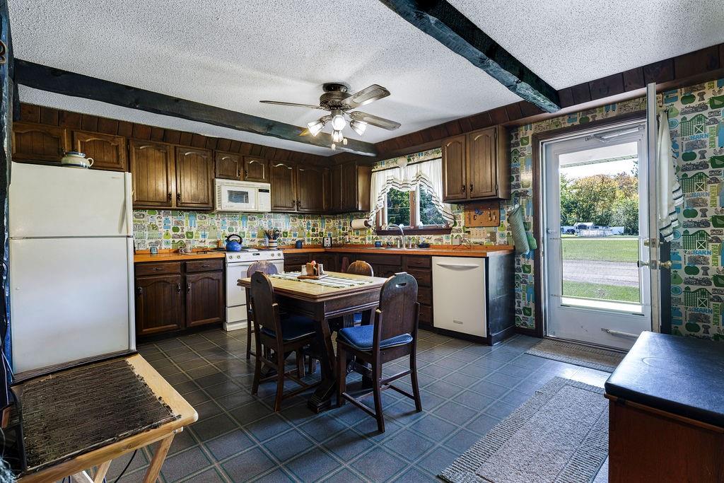 25 Lamoureux Boulevard Property Photo 10