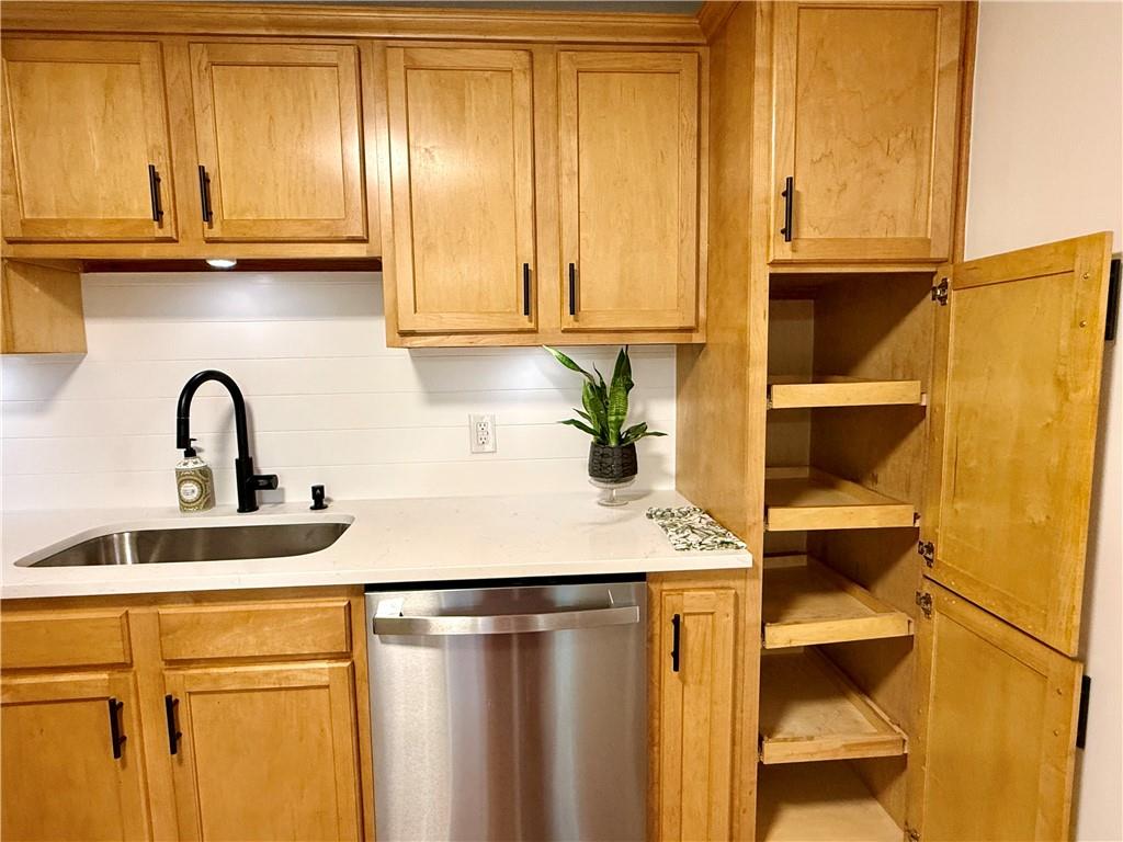 120 Pilgrim Parkway Unit 4 Property Photo 7