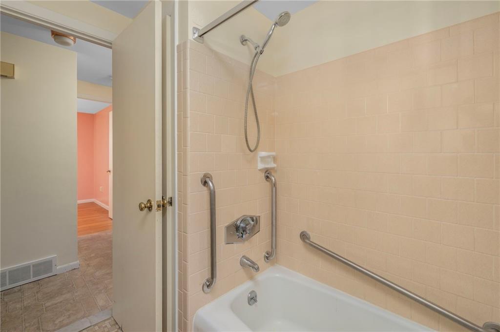 103 Amanda Street Property Photo 9