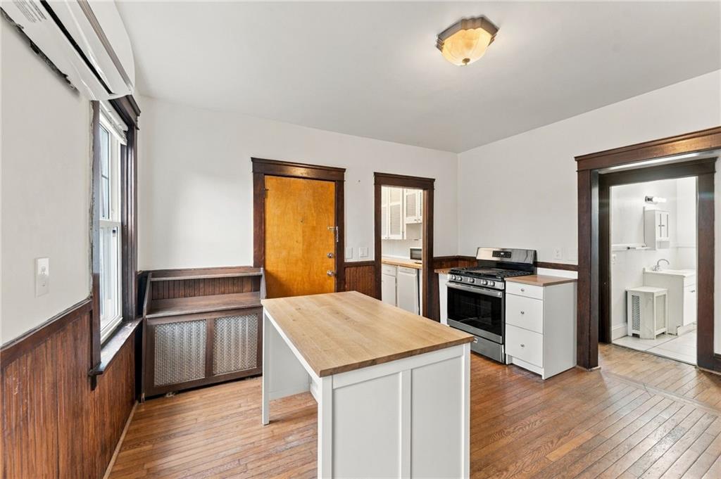 580 Admiral Street Property Photo 26