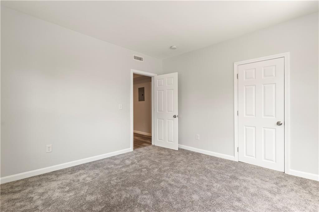 660 Douglas Avenue Property Photo 11