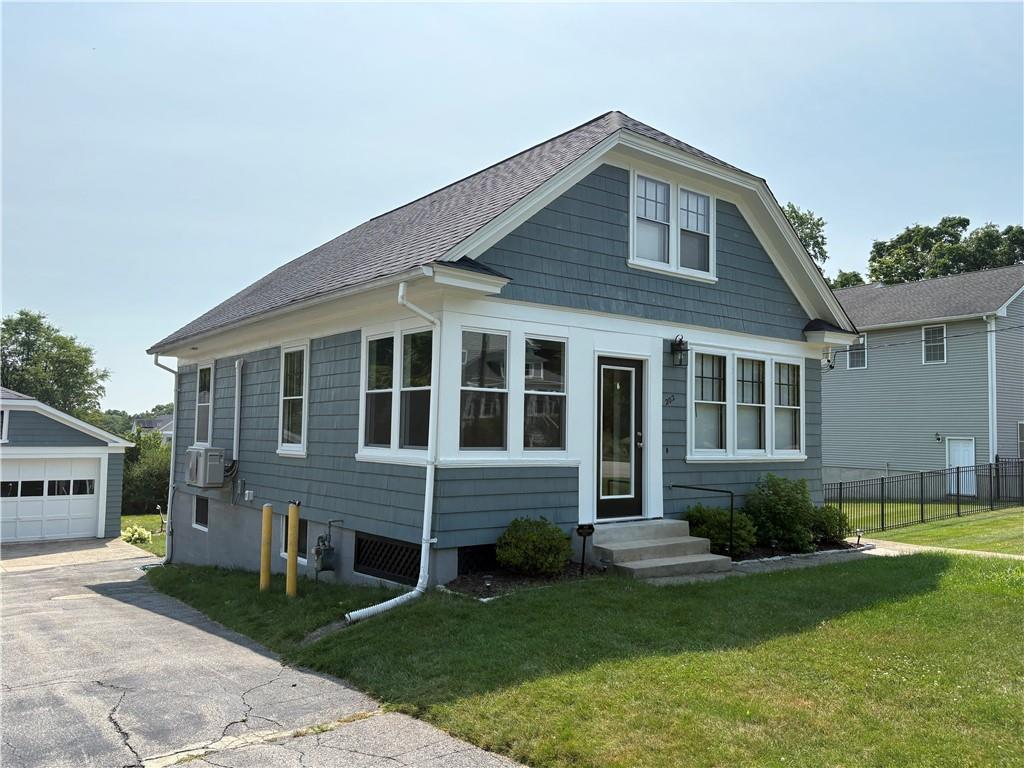 202 Lincoln Street Property Photo 4