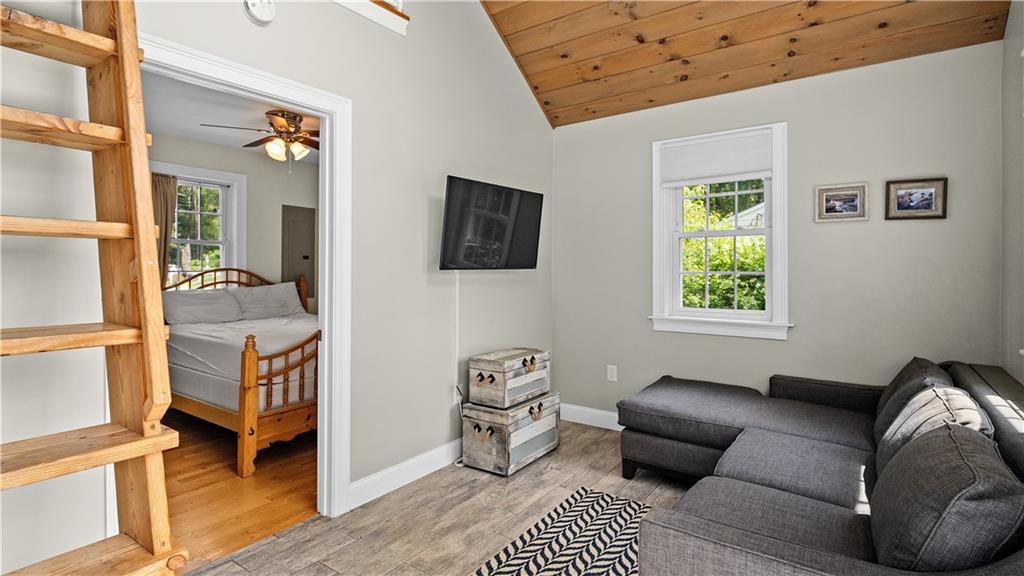 110 Vine Street Property Photo 10