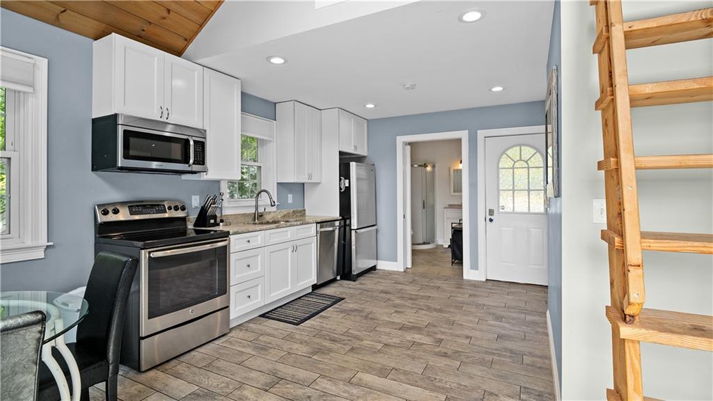 110 Vine Street Property Photo 17