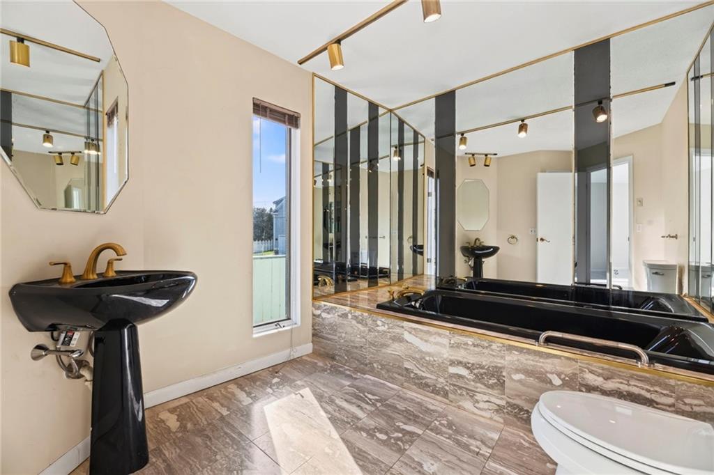 8 Pond View Avenue Property Photo 12