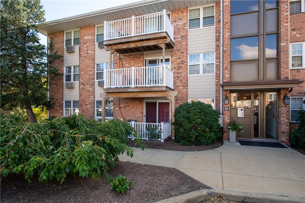 37 Bullocks Point Avenue Unit 1b Property Photo 4