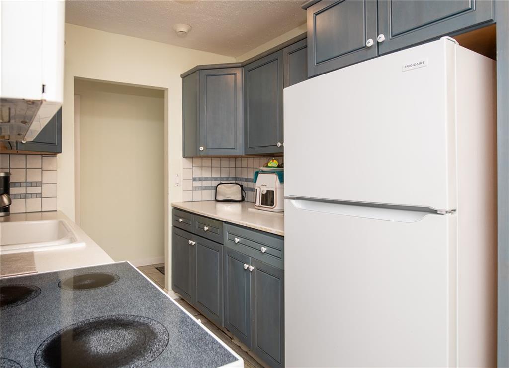 37 Bullocks Point Avenue Unit 1b Property Photo 6