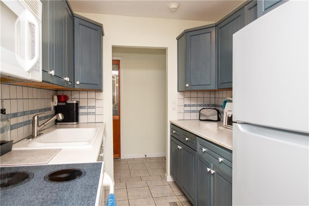 37 Bullocks Point Avenue Unit 1b Property Photo 7