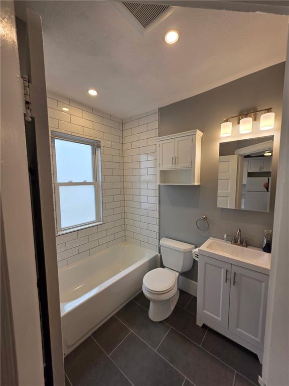 75 Coyle Avenue Unit 2 Property Photo 4