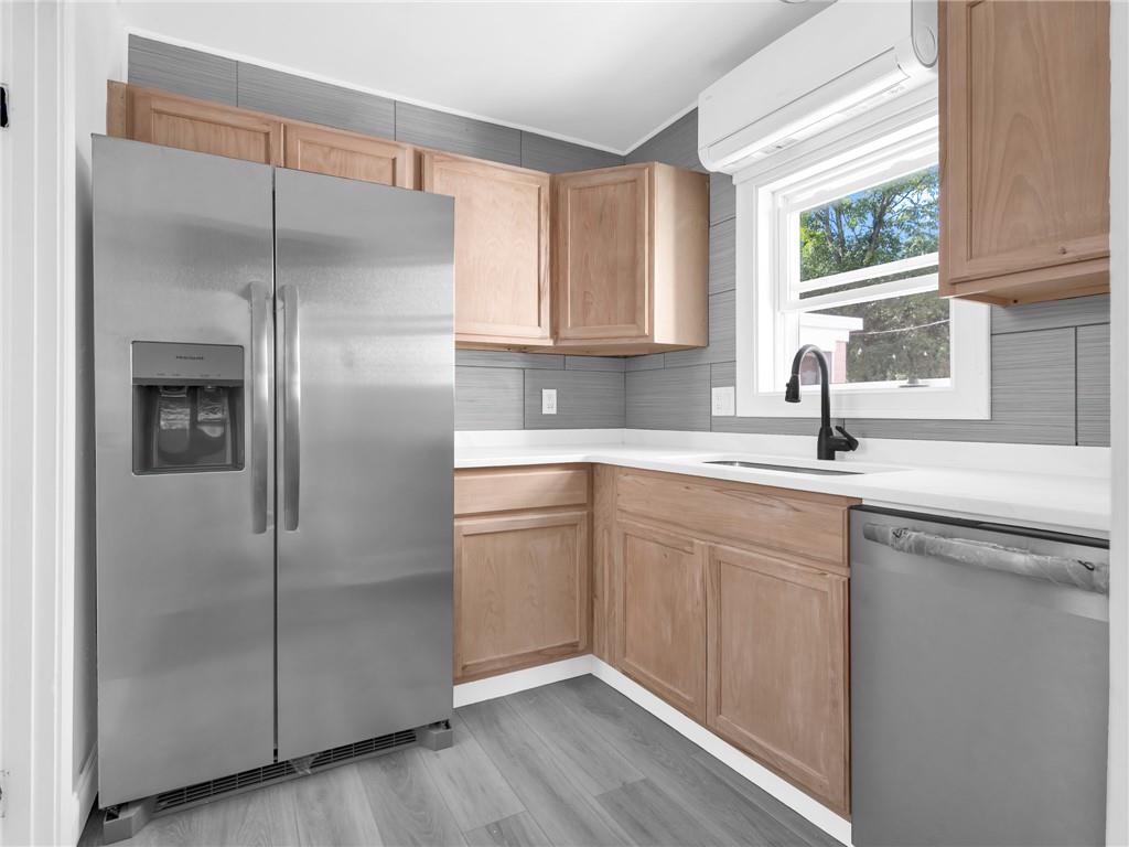 6 Shafter Street Property Photo 8