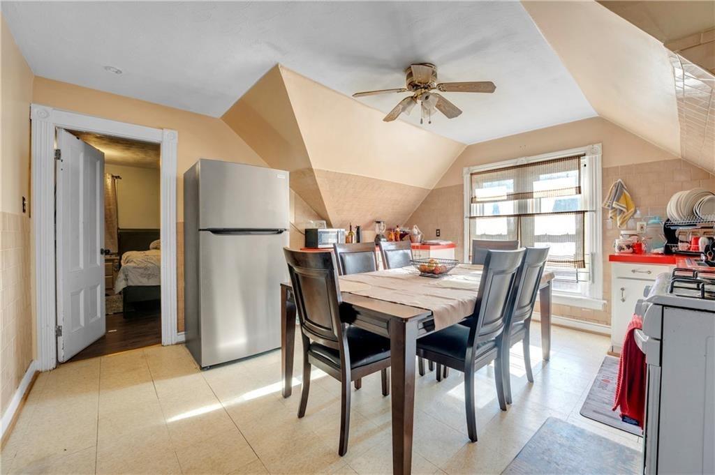 276 Lonsdale Avenue Unit 4 Property Photo 2