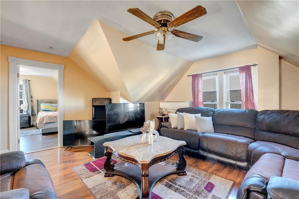 276 Lonsdale Avenue Unit 4 Property Photo 3