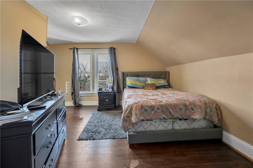 276 Lonsdale Avenue Unit 4 Property Photo 5