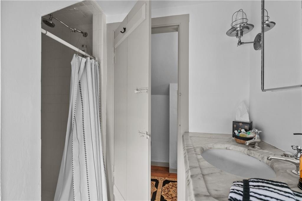 11 Cross Street Property Photo 24