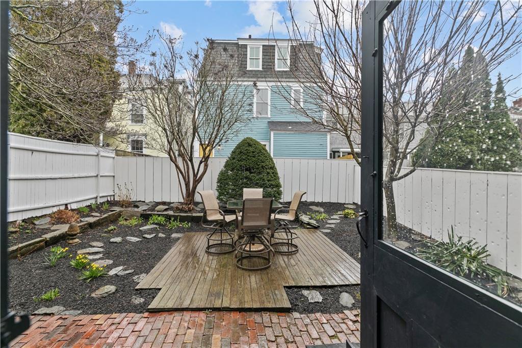 11 Cross Street Property Photo 25