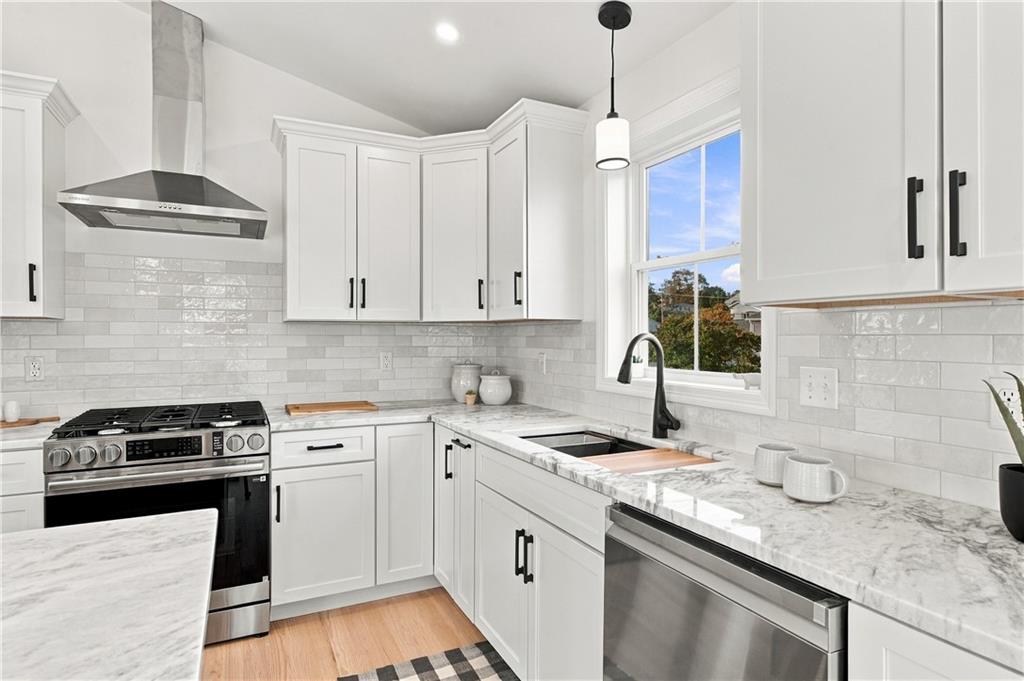 36 Vineyard Avenue Property Photo 10