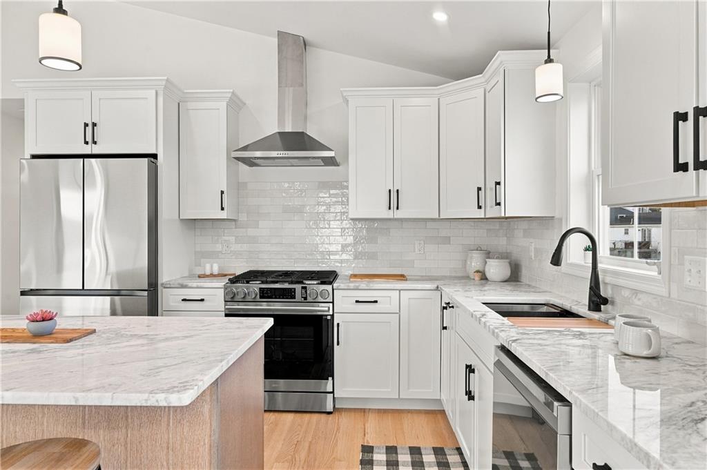36 Vineyard Avenue Property Photo 11
