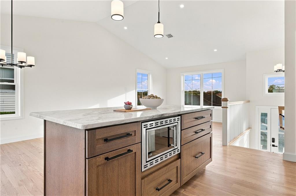 36 Vineyard Avenue Property Photo 12