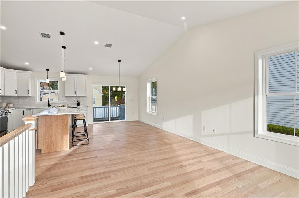 36 Vineyard Avenue Property Photo 15