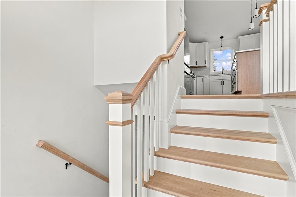 36 Vineyard Avenue Property Photo 20