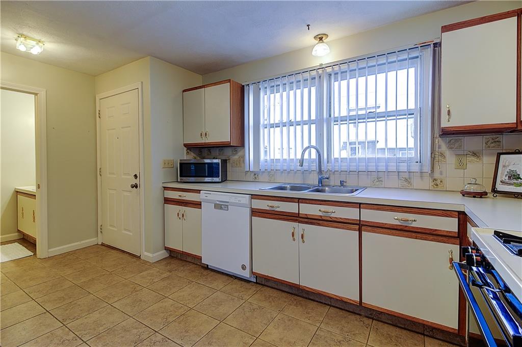 1603 Plainfield Pike Unit D8 Property Photo 4