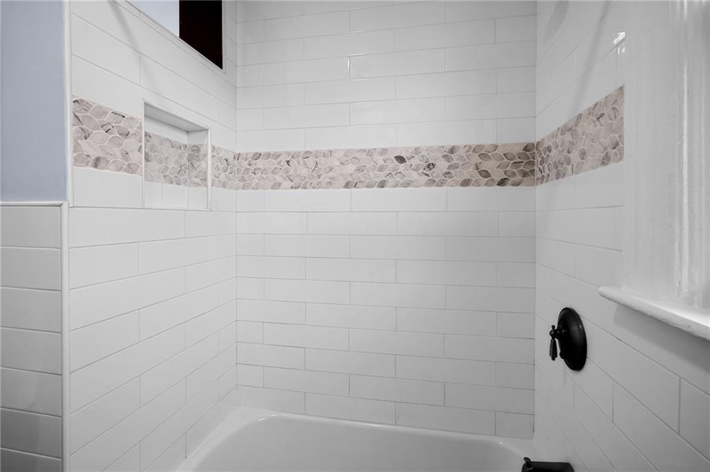 143 Irving Avenue Unit 2 Property Photo 18