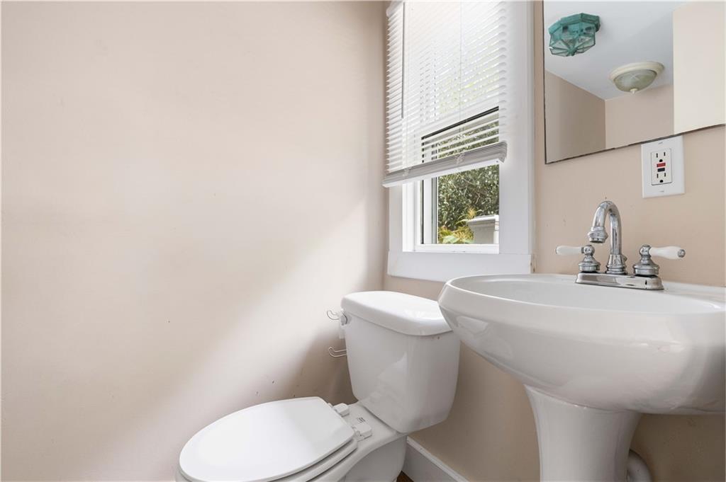 12 Holland Street Property Photo 10