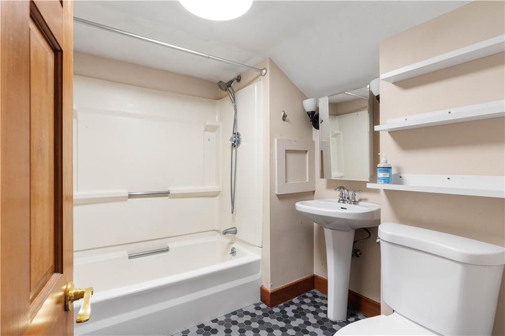 12 Holland Street Property Photo 16