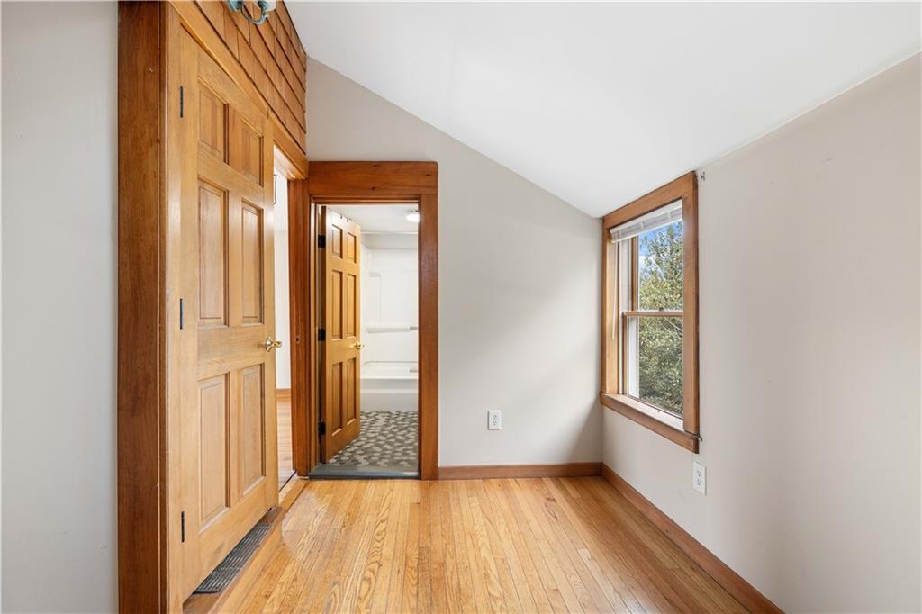 12 Holland Street Property Photo 18