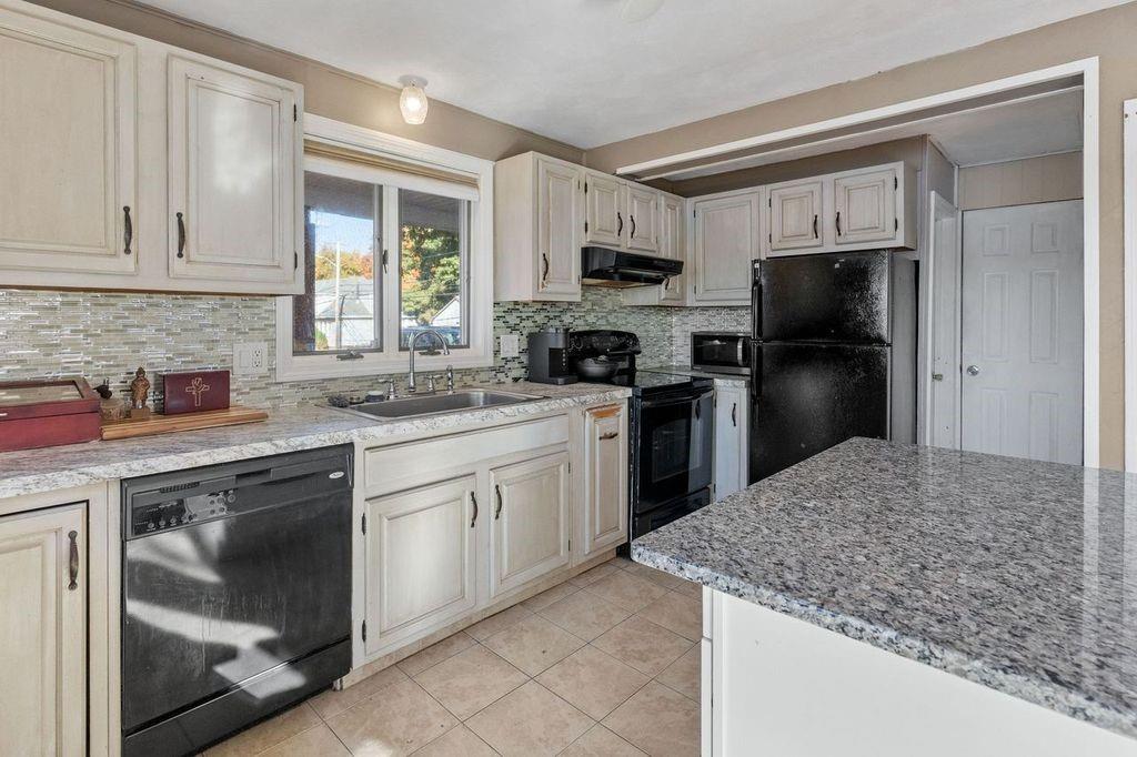 2348 Hartford Avenue Property Photo 10