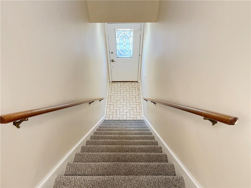 18 Pond Court Unit C Property Photo 6