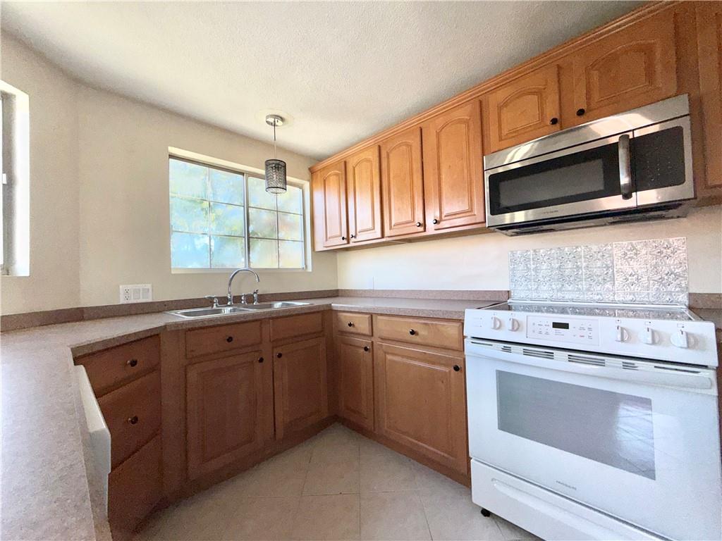 18 Pond Court Unit C Property Photo 12