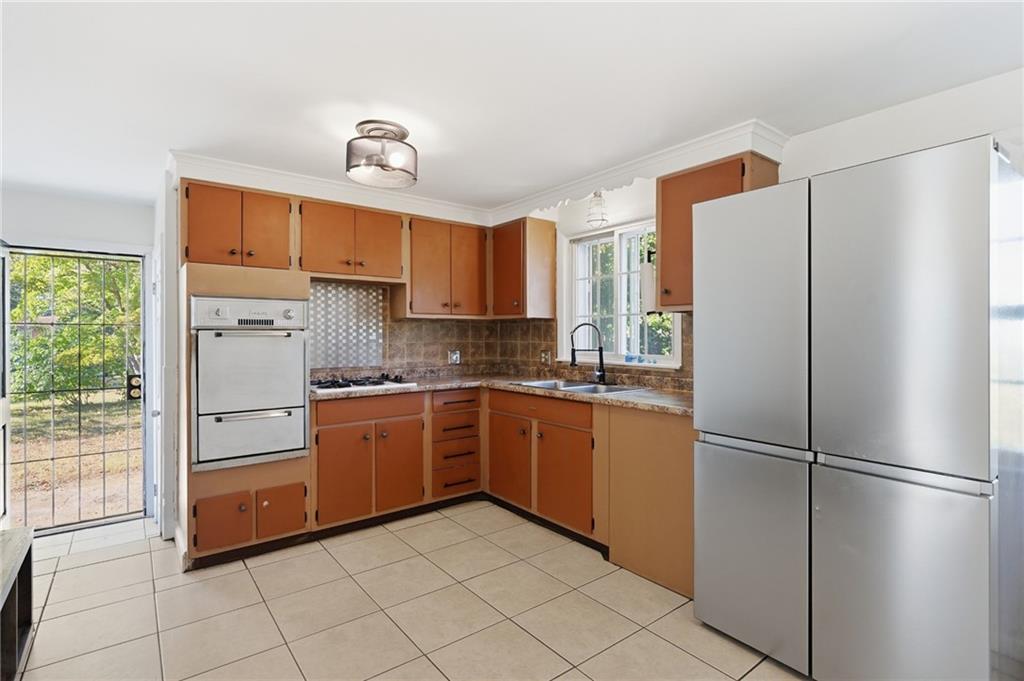 165 Adrian Street Property Photo 8