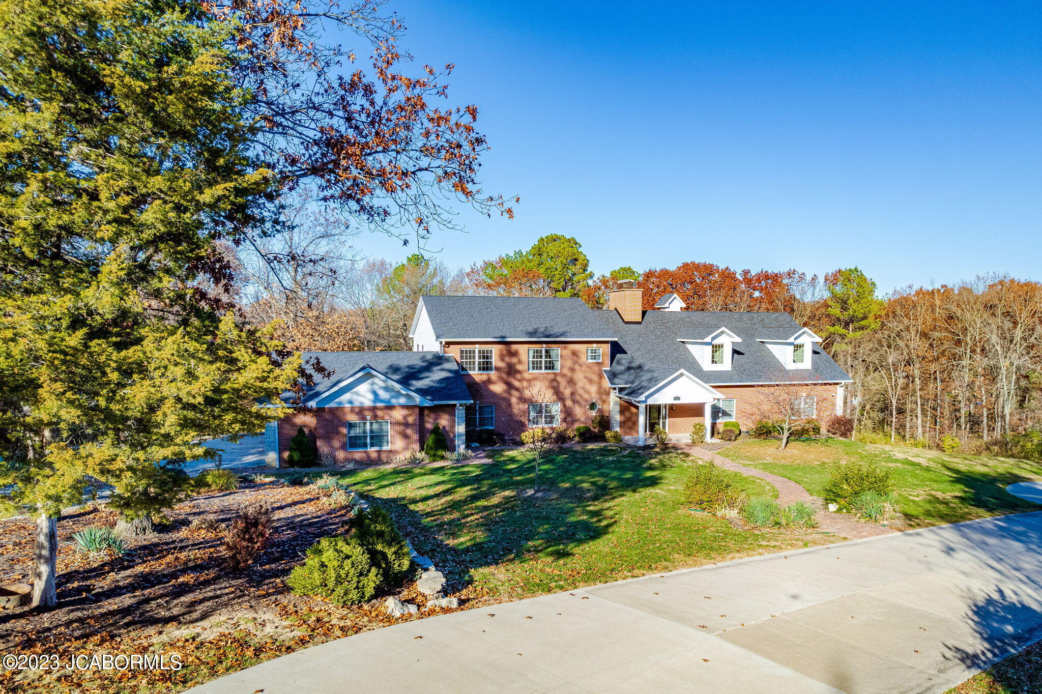 425 Cedar Creek Court Property Photo 1
