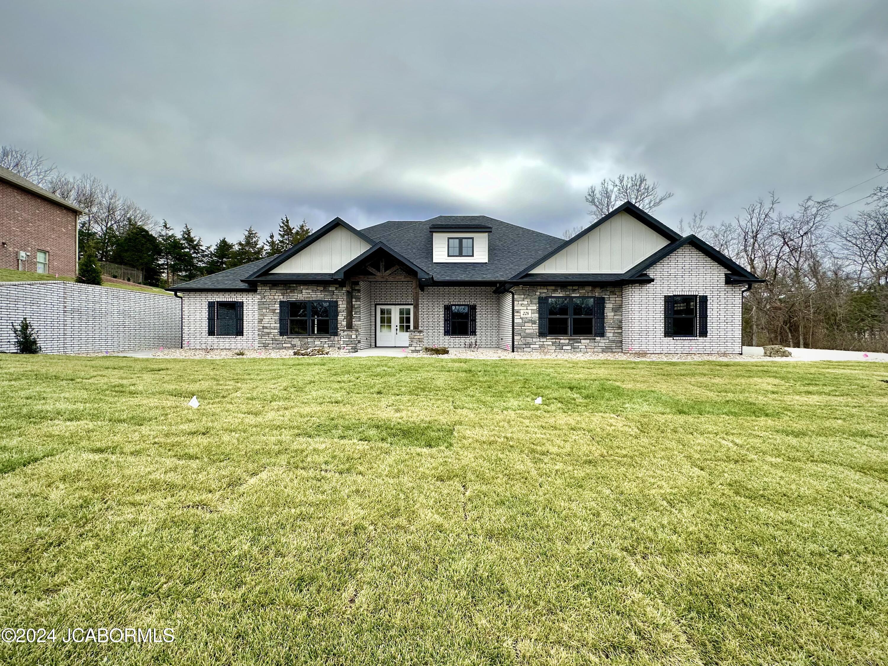 228 Constitution Drive Property Photo 1