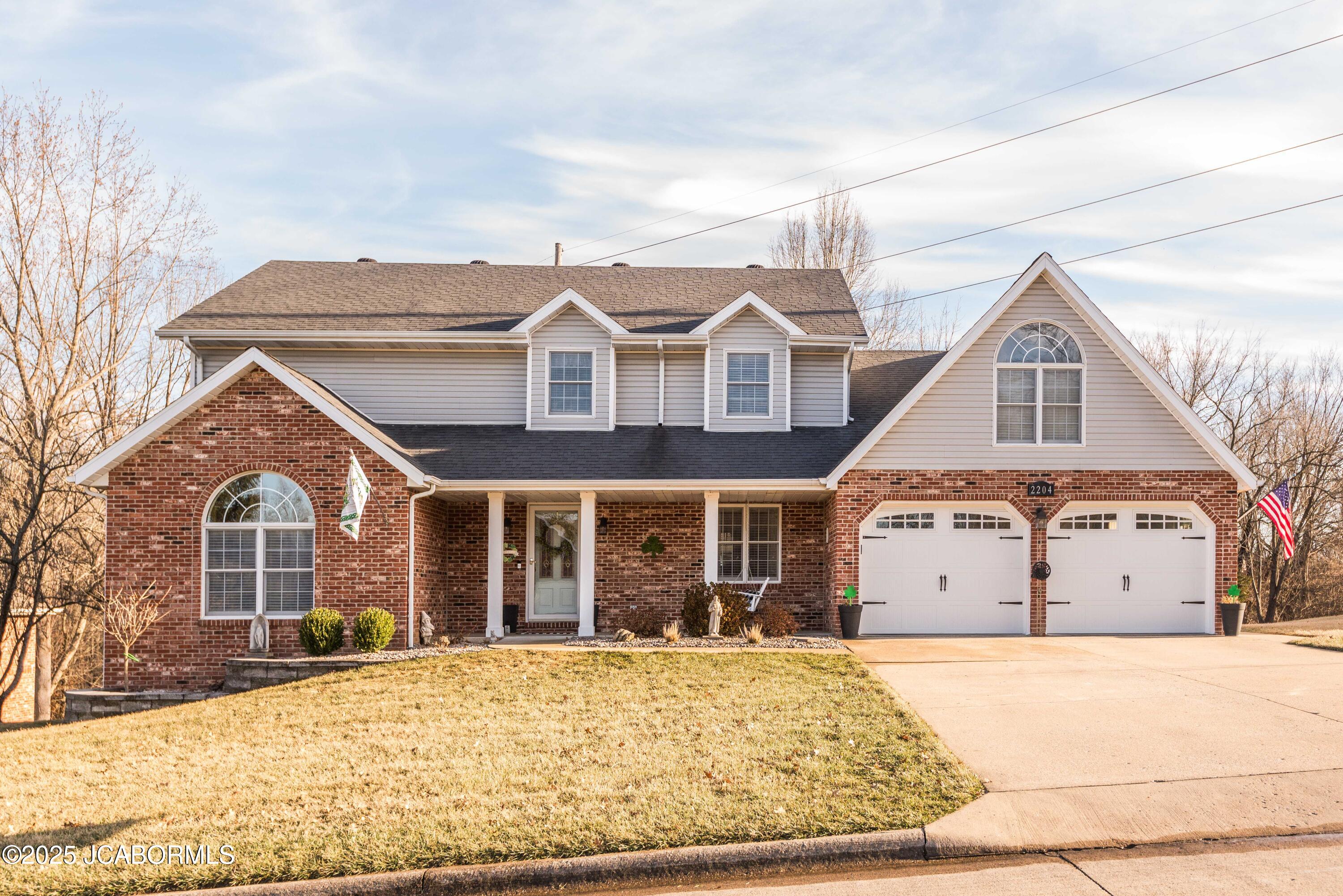 2204 Rivercrest Court Property Photo 1