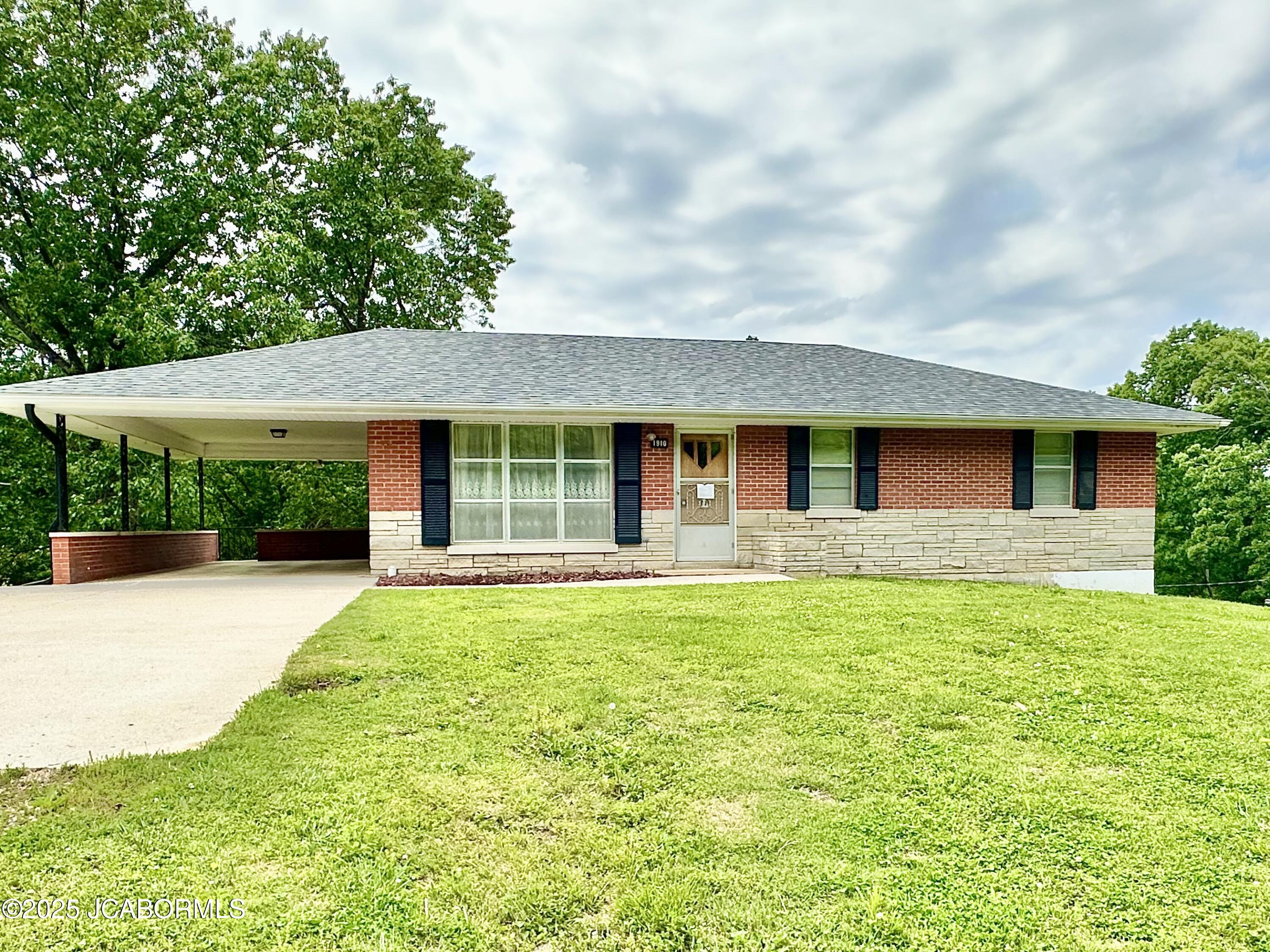 1910 Cedar Lane Property Photo 1