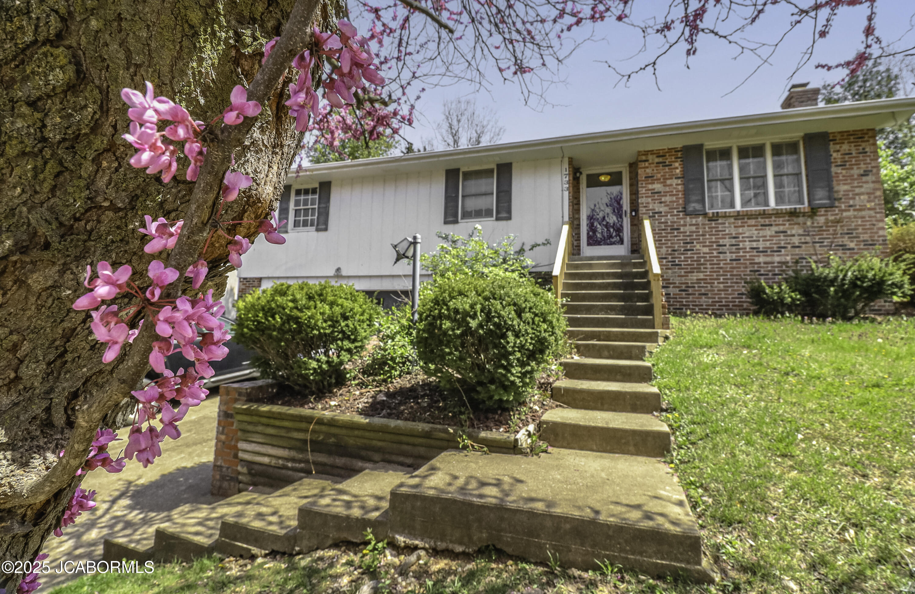1733 Bunker Hill Road Property Photo 1