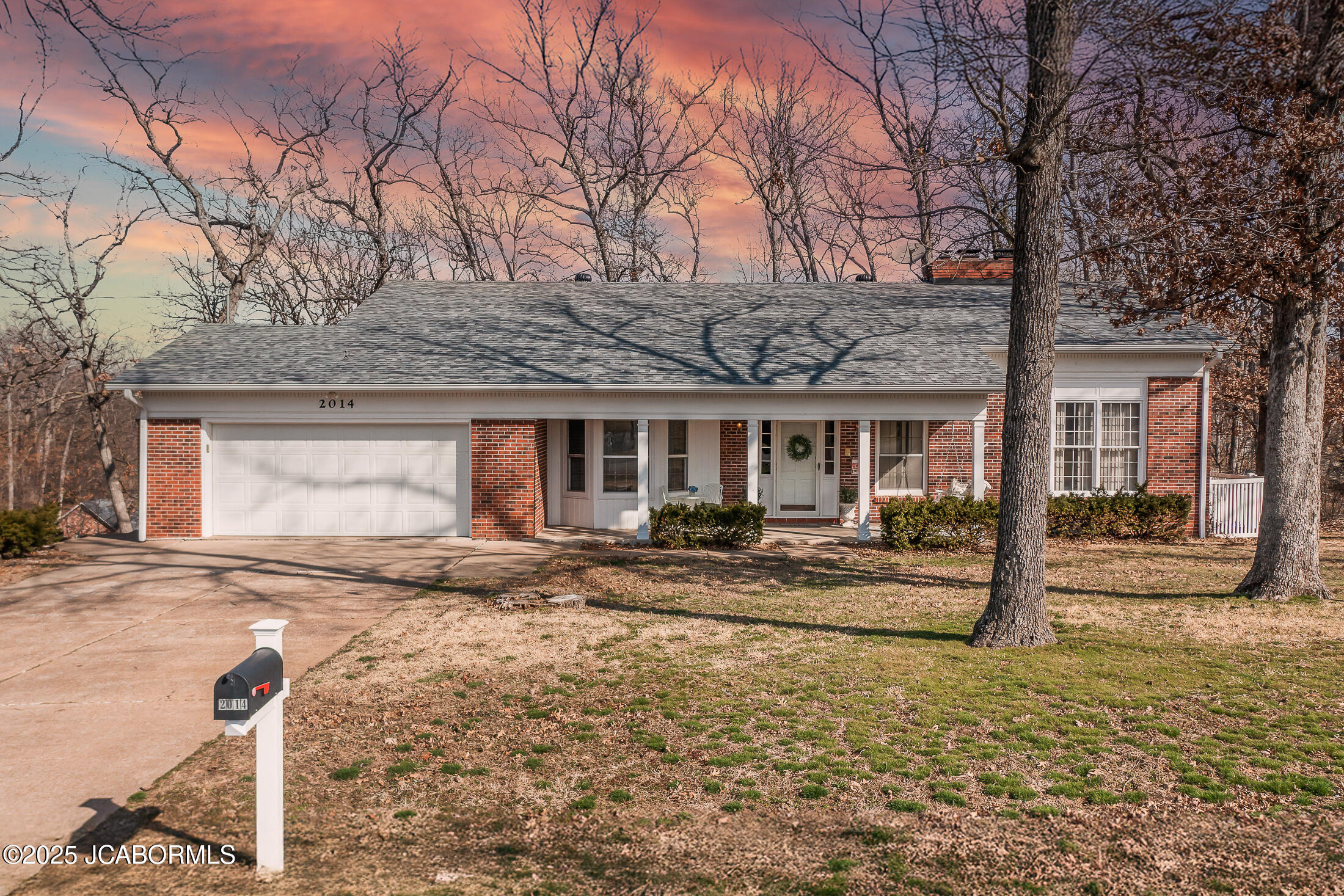 2014 Edgewood Drive Property Photo 1
