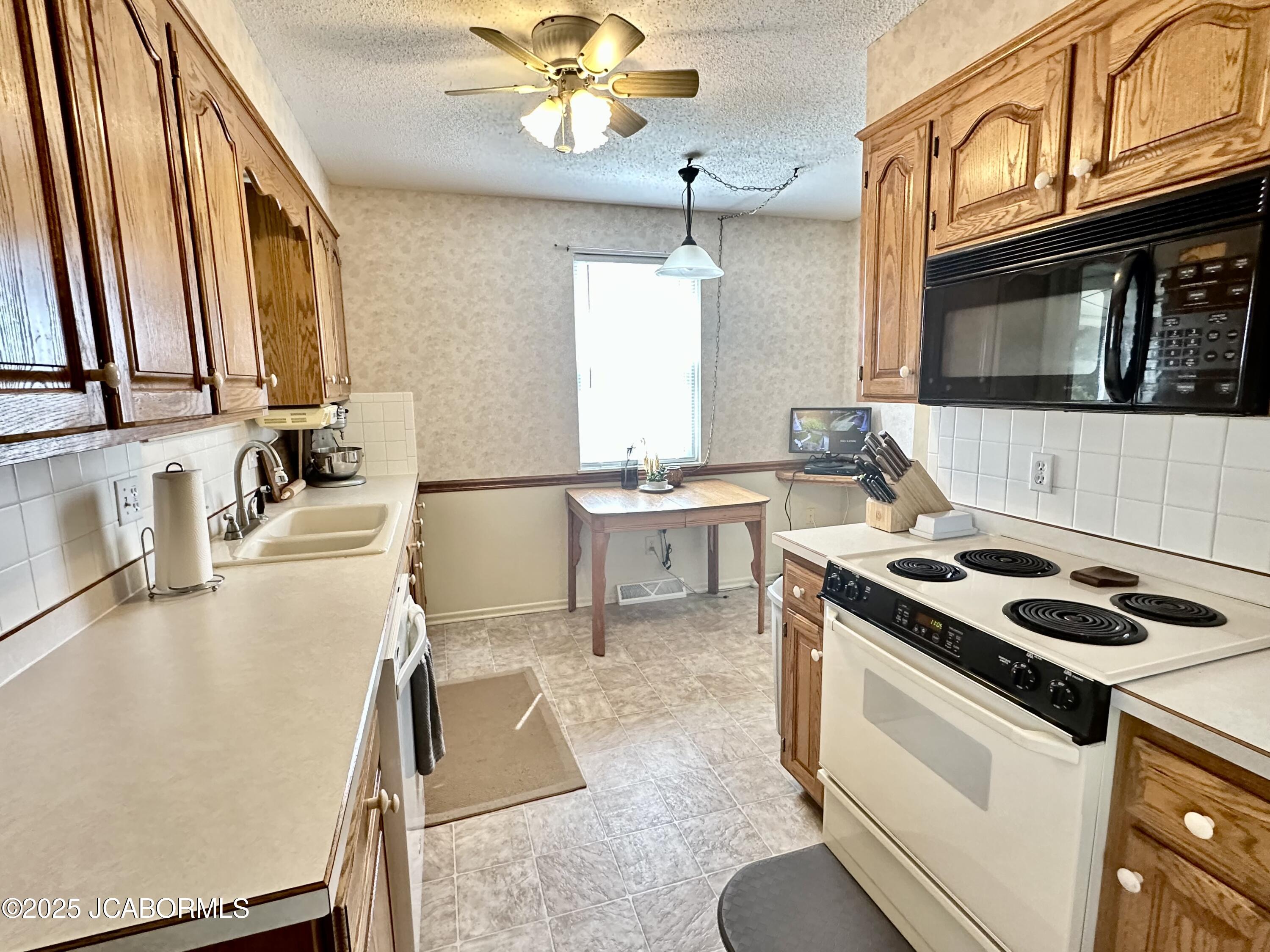 2214 Melody Drive Property Photo 8