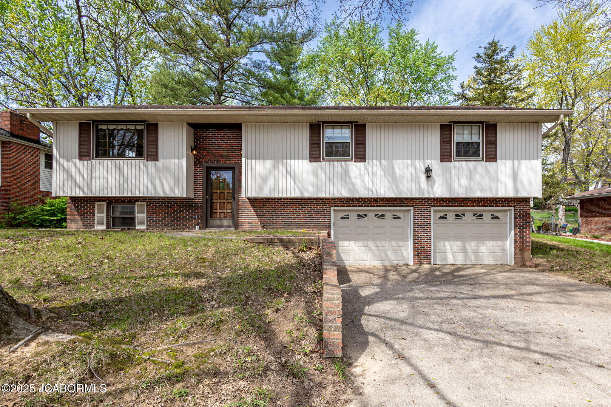 723 Earl Lee Drive Property Photo 1